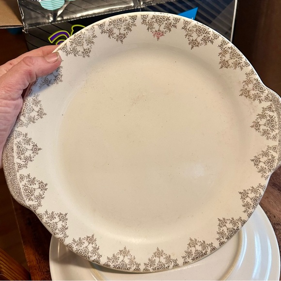 Rare vintage Royal USA Gold Lace handled cake plate. - Picture 2 of 9